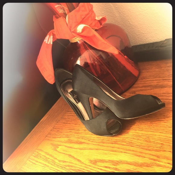 High heels - Picture 1 of 3